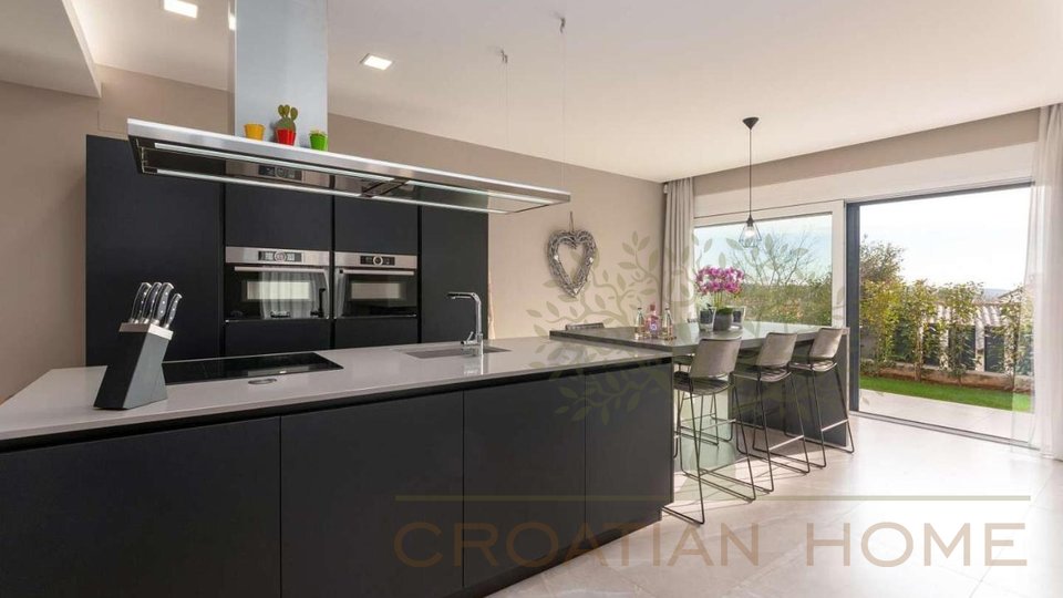 House, 234 m2, For Sale, Poreč