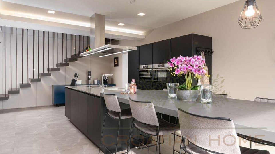 House, 234 m2, For Sale, Poreč
