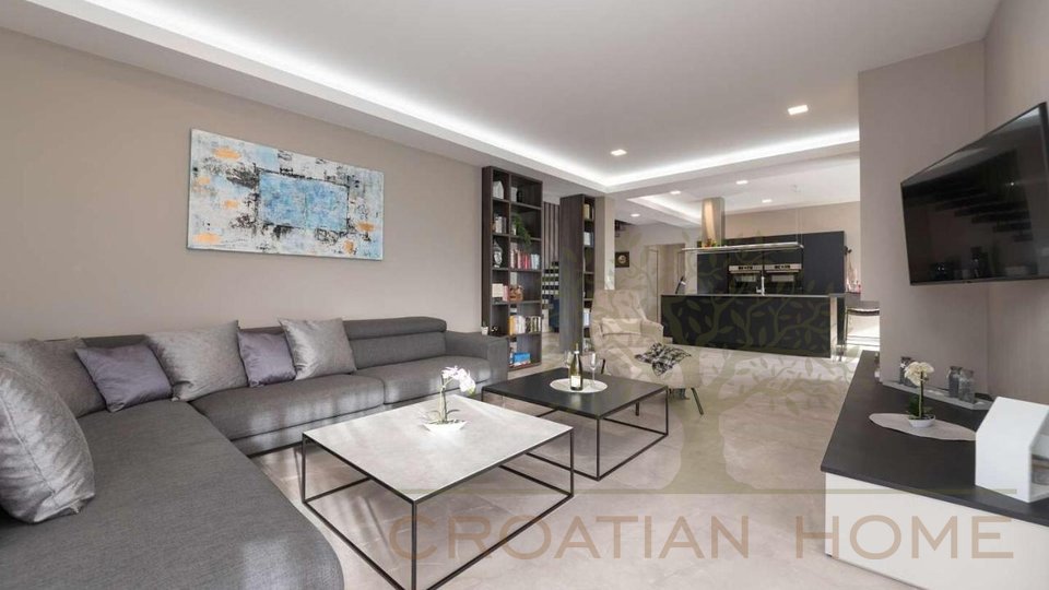 House, 234 m2, For Sale, Poreč