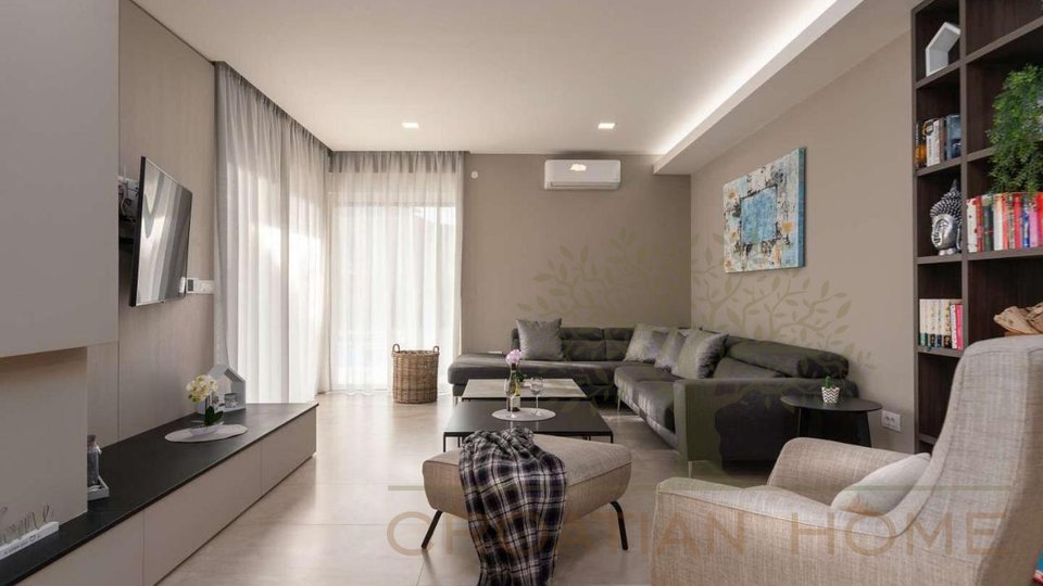 House, 234 m2, For Sale, Poreč