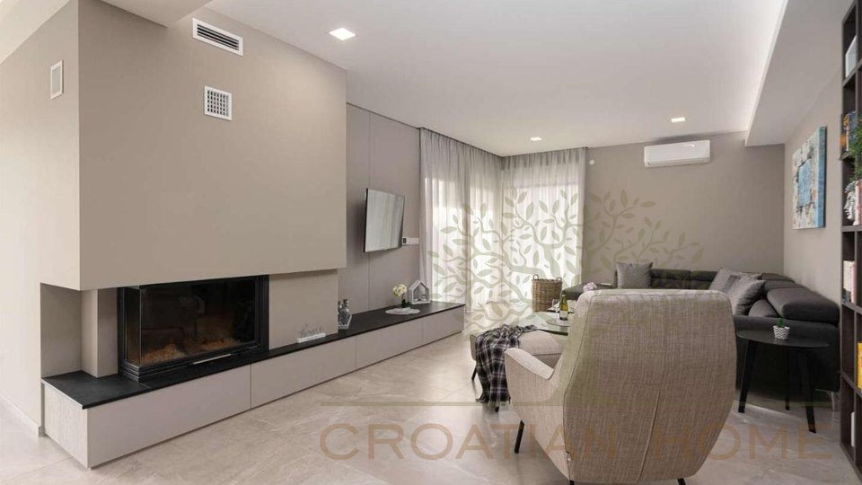 House, 234 m2, For Sale, Poreč